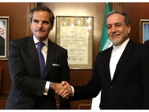 عراقجي مع المدير العام للوكالة الدولية للطاقة الذرية