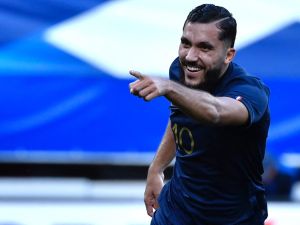 ريان شرقي سعيد بالانضمام لمانشستر سيتي قبل كأس العالم للأندية
