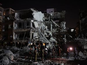 Video captures moment missile hits buildings in Tel Aviv