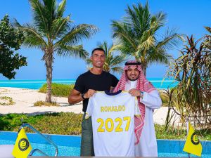 Cristiano Ronaldo extends Al Nassr contract to 2027 with €400M salary