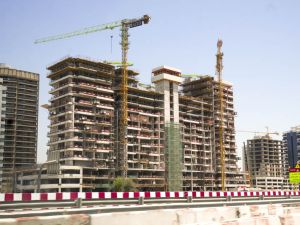 عزيزي للتطوير العقاري تُعلن عن إنجاز 35% من مشروع "غراند"