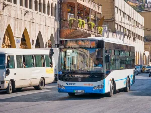 مشروع حكومي جديد ينظم النقل بين المحافظات وعمان: مواعيد ثابتة وخدمة مدعومة بدون زيادة بالتعرفة