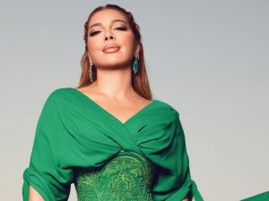 أصالة نصري تخطف الأنظار بإطلالة ساحرة من تصميم كريكور جابوتيان