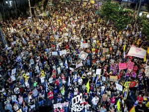Protests sweep Israel as families demand prisoner deal 