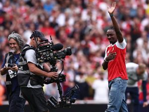 هكذا ضغط إيزي وزملاؤه في المنتخب لإتمام صفقة انتقاله إلى أرسنال