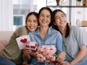 يوم الطفل الأوسط Middle child's day