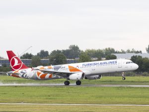 Turkish airlines places record order for 225 Boeing jets 