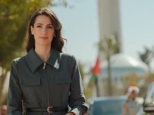 الأميرة رجوة تخطف الأنظار بإطلالة راقية في افتتاح مجلس الأمة