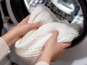 طرق العناية بالملابس المحبوكة طرق العناية بالملابس المحبوكة