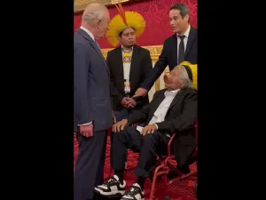 لقاء الملك تشارلز وزعيم شعب الأمازون