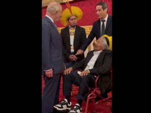 لقاء الملك تشارلز وزعيم شعب الأمازون