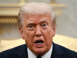 Trump calls for jailing Chicago and Illinois officials, threatens military action