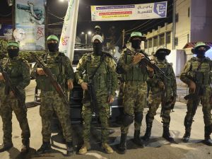 Members of the Palestinian Ezzedine al-Qassam Brigades take part in a demonstration by supporters of the Hamas movement in Rafah in the southern Gaza Strip, on October 27, 2022, against Israel and in support of Jerusalem's Al-Aqsa Mosque and the West Bank. (Photo by SAID KHATIB / AFP) Gaza: Hamas security wing strikes "Dens of Treason" amid ceasefire tensions