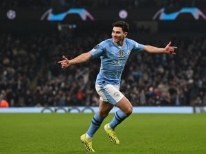 غوارديولا يعترف: أود استعادة جوليان ألفاريز في مانشستر سيتي