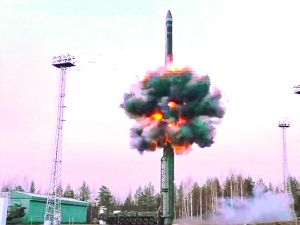 This grab from a handout footage released by the Russian Defence Ministry press service on October 29, 2024, shows the launch of a Yars intercontinental ballistic missile during drills of the strategic deterrence forces. (Photo by Handout / Russian Defence Ministry / AFP)  Britain and Germany Split Over Nuclear Deterrence: “Who Will Pull the Trigger?”