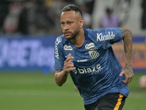 نيمار يعرض خدماته على عملاقي إيطاليا نابولي وإنتر ميلان في صفقة انتقال حر