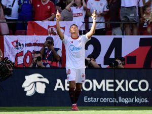 خالف وعده واحتفل أمام برشلونة.. سانشيز يبرر تصرفه المفاجئ بعد المباراة