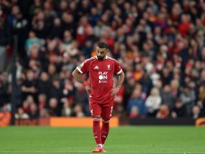 أسطورة ليفربول يطالب باستبعاد محمد صلاح من التشكيلة الأساسية