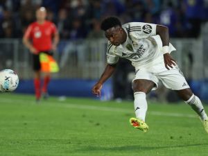 أسطورة ريال مدريد ينتقد سلوك فينيسيوس