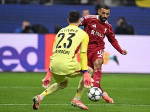 أنانية أم بحث عن الذات؟ لقطة صلاح وفيرتز تثير الانقسام في ليفربول