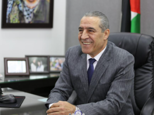 من هو "حسين الشيخ" الوريث السياسي لمحمود عباس