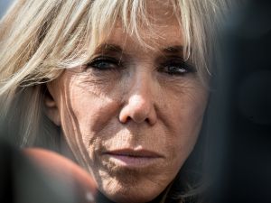 زوجة ماكرون تُثير الشُكوك زوجة ماكرون تُثير الشُكوك