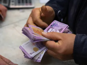 حل أزمة نقص السيولة واستبدال الأوراق التالفة وضخ أوراق نقدية حديثة أكثر جودة
