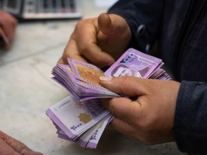 حل أزمة نقص السيولة واستبدال الأوراق التالفة وضخ أوراق نقدية حديثة أكثر جودة حل أزمة نقص السيولة واستبدال الأوراق التالفة وضخ أوراق نقدية حديثة أكثر جودة