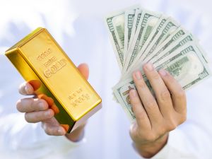 الذهب يتراجع بعد ارتفاع قياسي وسط ترقب بيانات التضخم الأمريكية