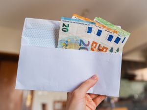 روبرت كيوساكي: الأغنياء هم من يجعلون المال يعمل من أجلهم روبرت كيوساكي: الأغنياء هم من يجعلون المال يعمل من أجلهم
