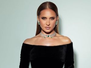 نيللي كريم تتألق بفستان أسود فاخر من توقيع إيلي صعب في أمسية "Steller" بأبوظبي