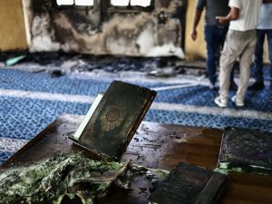 Israeli settlers torch West Bank mosque