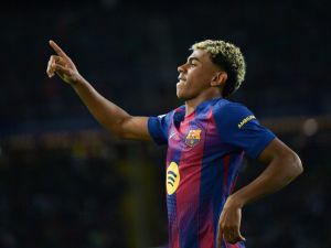 قلق داخل برشلونة من تشبّه لامين يامال بنيمار خارج الملعب