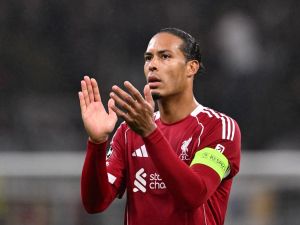 كيف حاول فان دايك الانتقال إلى ريال مدريد؟