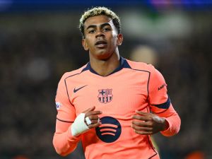 شنايدر: مستقبل لامين يامال مضمون في برشلونة