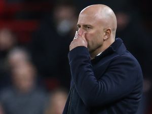 ذا ميرور: قرار ليفربول بشأن إقالة آرني سلوت