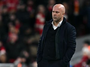 الهزيمة التاسعة في 12 مباراة تزيد الضغط على آرني سلوت