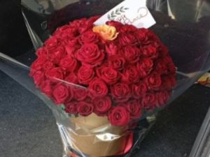 هاكرز إيرانية تخترق سيارة عالم نووي إسرائيلي وتترك "باقة ورد أثقل من المعتاد"