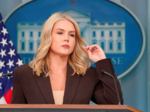 إدارة الهجرة الأمريكية تعتقل قريبة المتحدثة باسم البيت الأبيض 