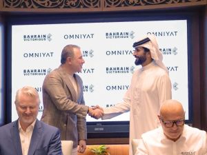  His Highness Shaikh Nasser bin Hamad Al Khalifa witnesses the signing of the agreement