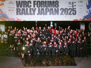 فريق تويوتا جازو للسباقات يحقق فوزًا مذهلًا ويحتل المراكز الثلاثة الأولى في رالي اليابان