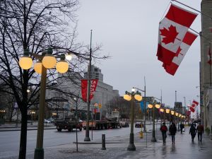 أمريكا تؤجل فرض الرسوم على السلع الكندية 