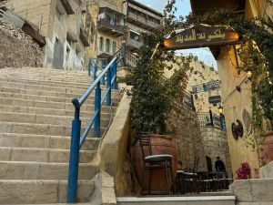 مطعم وكافيه بلكونة المدينة… وجهة سياحية تراثية في السلط