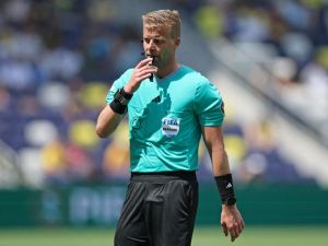 السويدي غلين نايبرغ حكمًا لنهائي كأس العرب