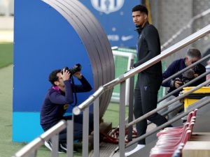 غياب أراوخو مستمر وتير شتيغن مع المجموعة