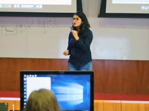 فجوة الشمول في الذكاء الاصطناعي: خبيرة الذكاء الاصطناعي باللغة العربية في جامعة كارنيجي ميلون في قطر تدعو إلى أبحاث "تعكس ثقافتنا وهويتنا"