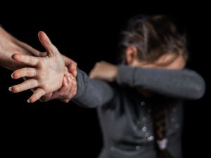 منظمات حقوق المرأة تشيد بالحكم وتطالب بعقوبات أشد للعنف ضد النساء