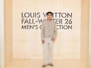 إطلالات نجوم آسيا في أسبوع الموضة الرجالي 2026