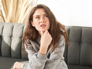 ما هي الخطوات الأساسية للتخلص من المشاعر السلبية؟