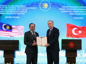 Erdogan, Anwar Ibrahim cement strategic ties at Turkey-Malaysia summit in Ankara